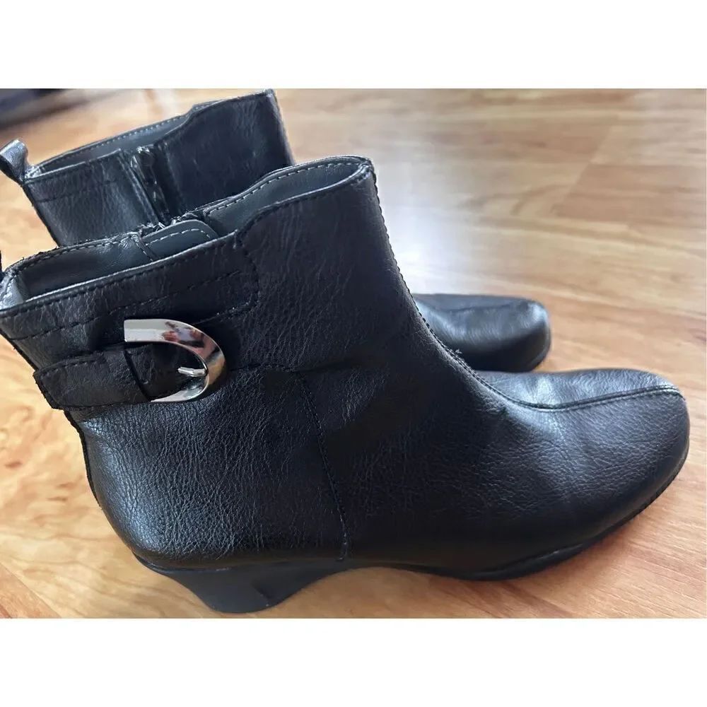 Aerosoles black booties heels size 6.5
